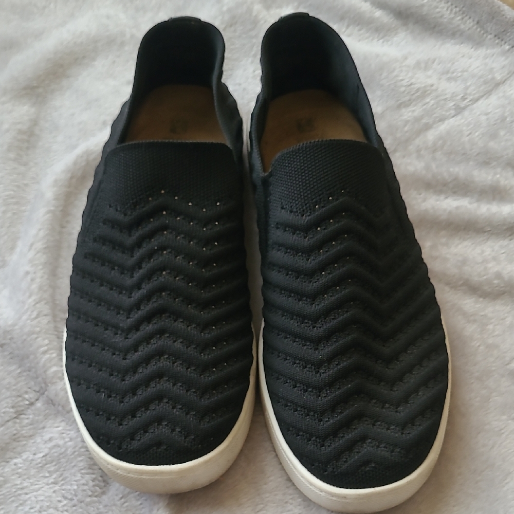 White Mountain Black Slip-On Shoes